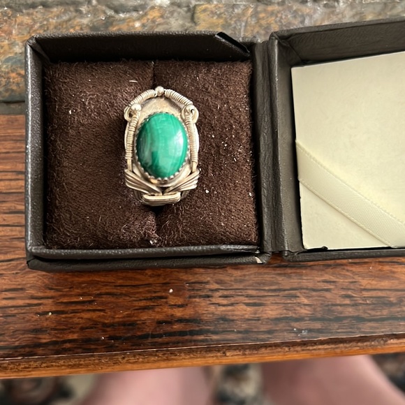 Malachite Ring set in Sterling Silver size 7.5 - Picture 2 of 3